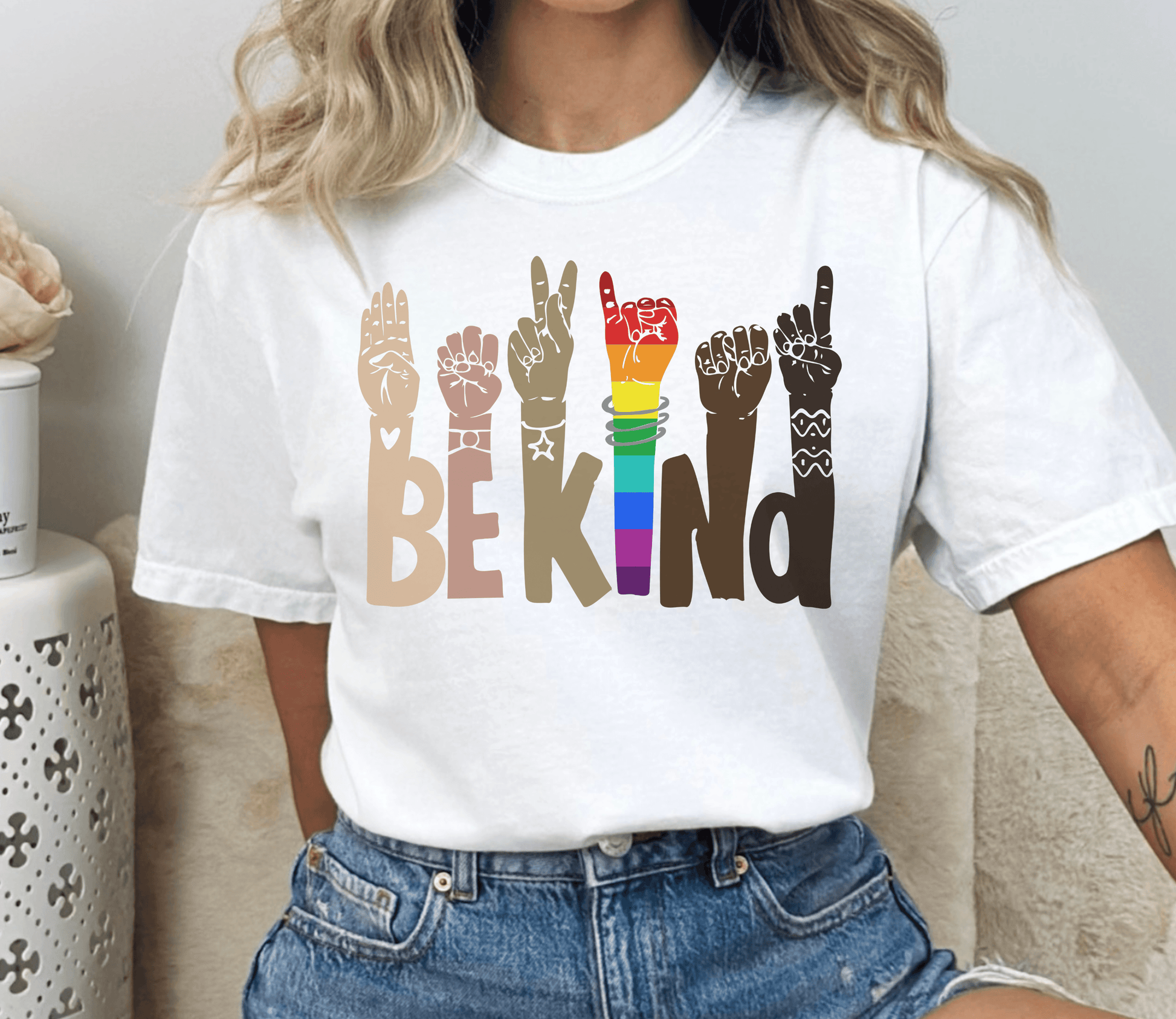 Be Kind and Love Everyone T-shirt - BentleyBlueCo