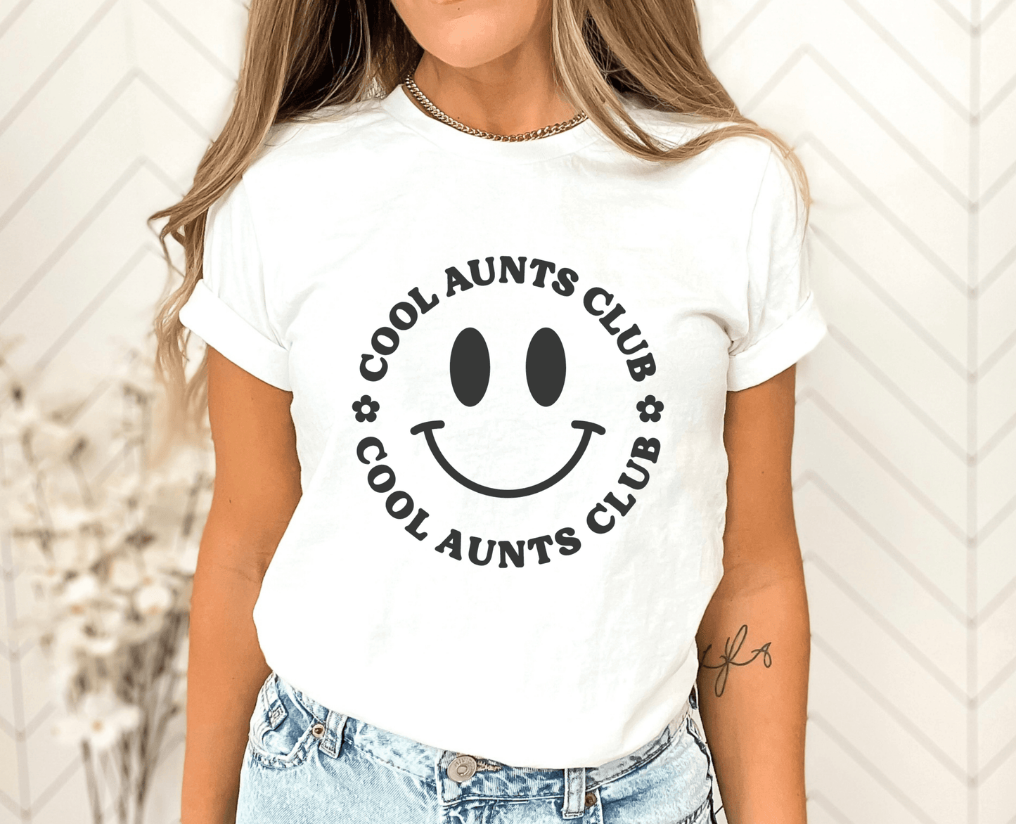 Smiley Face Cool Aunts Club T-Shirt - BentleyBlueCo